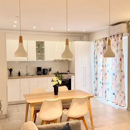 Sophisticated 2br With Views Of Casa Poporului