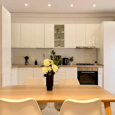Sophisticated 2br With Views Of Casa Poporului * بوخارست